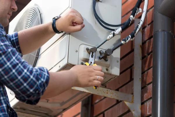 Discover Reliable Solutions with Atomatic Mechanical Experts